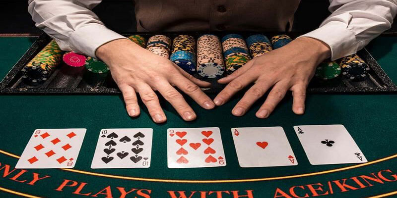 Cách chơi bài poker tại vòng turn đơn giản